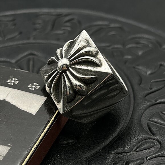 Chrome Hearts Three-Dimensional Cross Flower Wide Ring - Picture 6 of 9